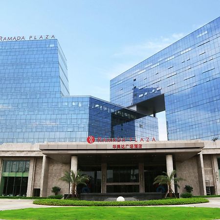 Hotel Ramada Plaza Liuzhou Liudong Extérieur photo
