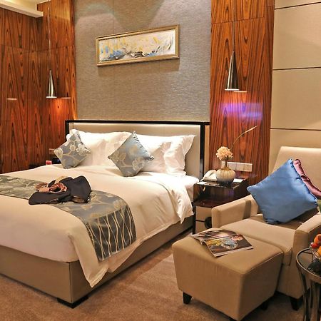 Hotel Ramada Plaza Liuzhou Liudong Extérieur photo
