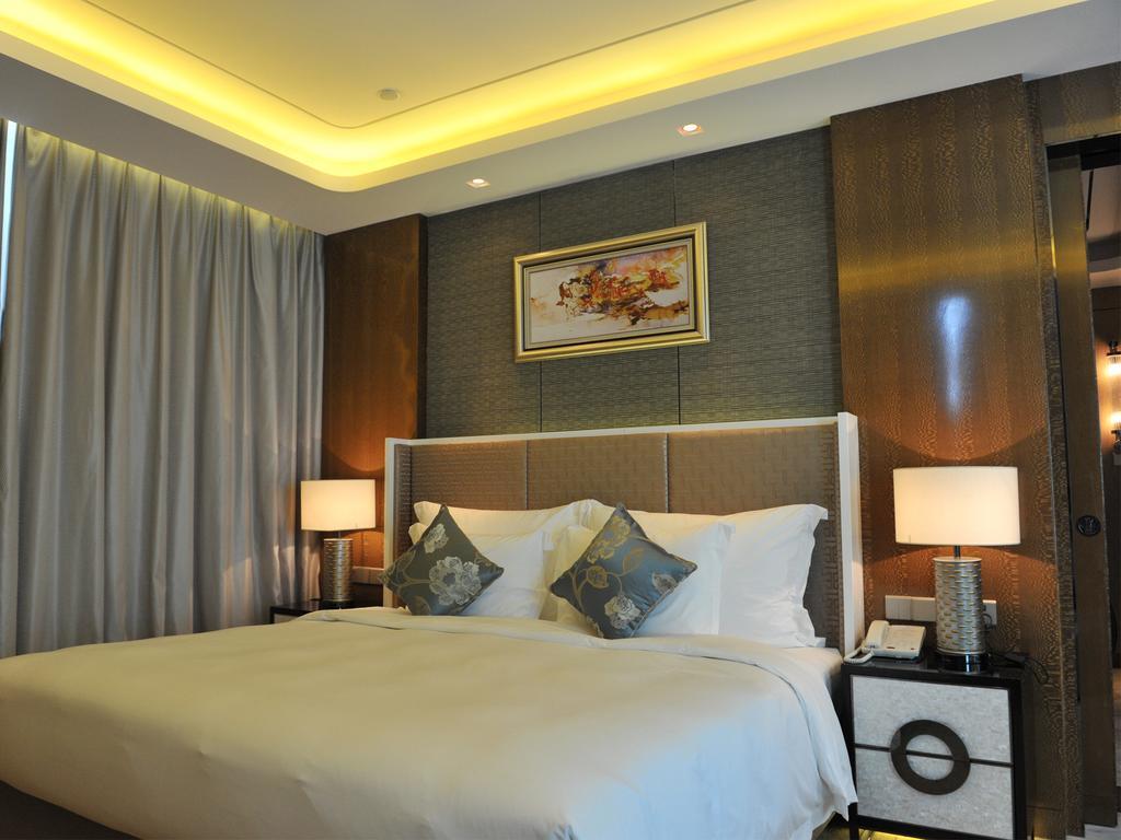 Hotel Ramada Plaza Liuzhou Liudong Chambre photo