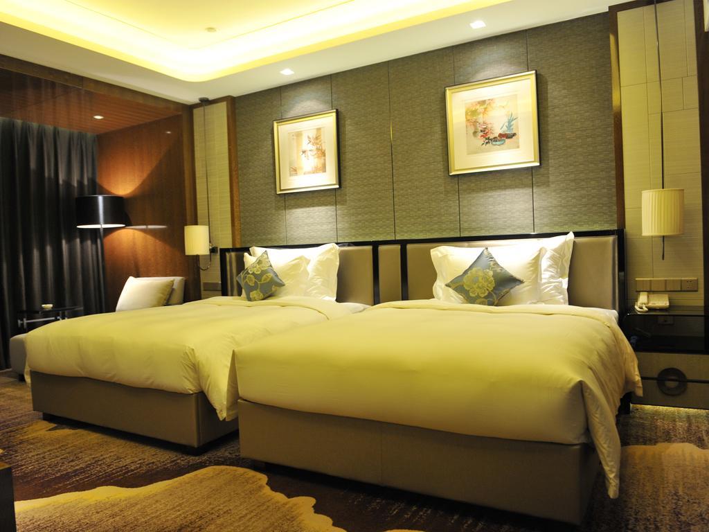 Hotel Ramada Plaza Liuzhou Liudong Chambre photo
