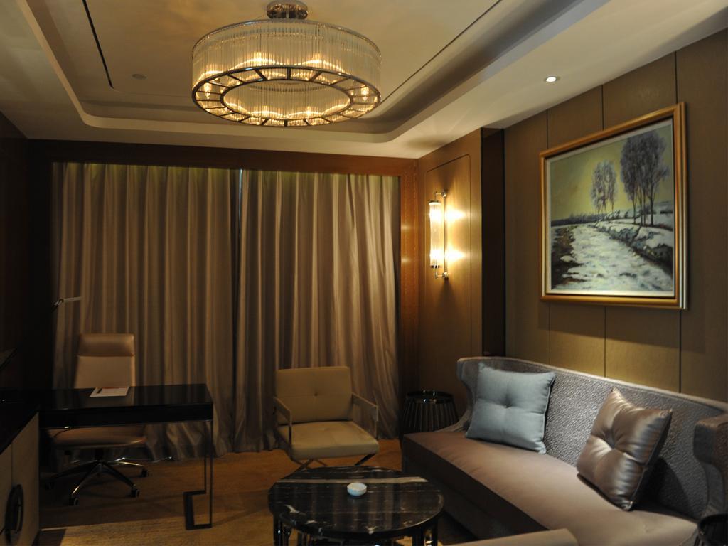 Hotel Ramada Plaza Liuzhou Liudong Chambre photo