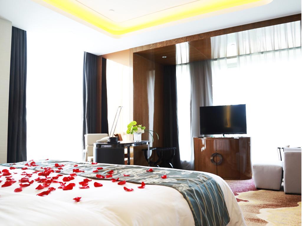 Hotel Ramada Plaza Liuzhou Liudong Chambre photo