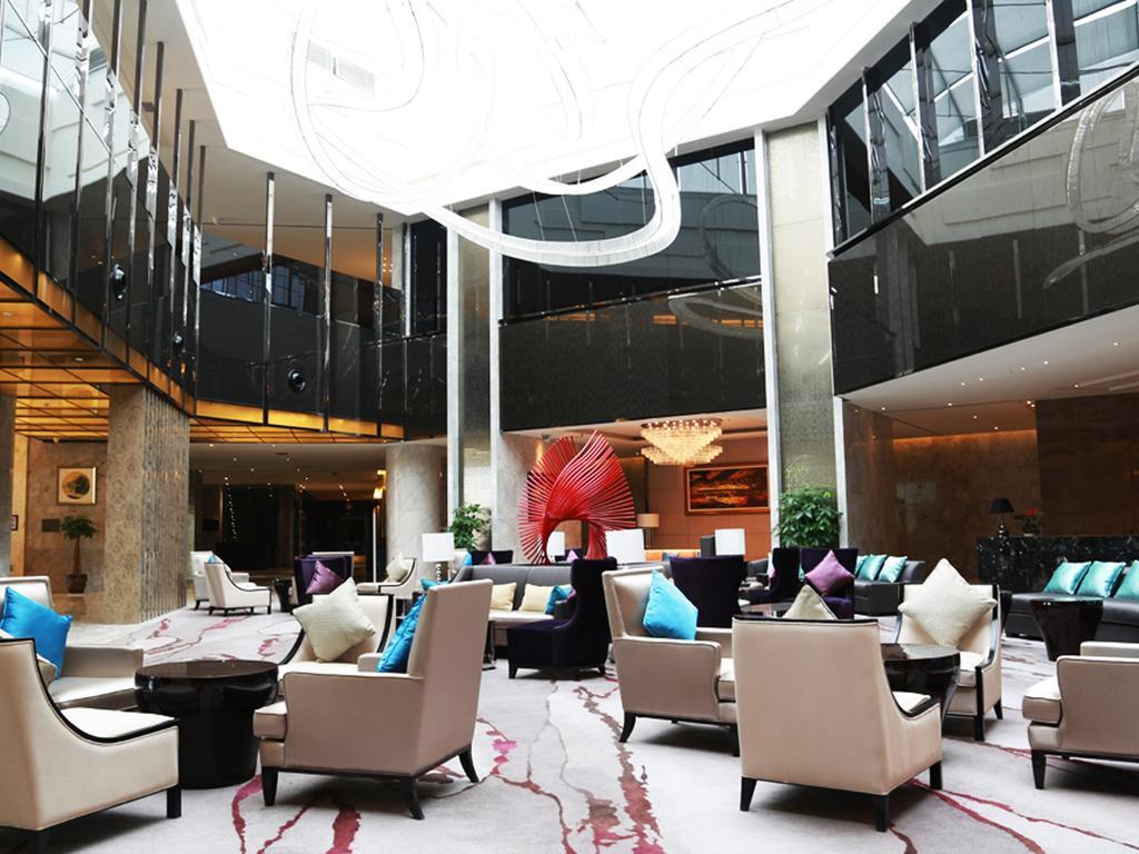 Hotel Ramada Plaza Liuzhou Liudong Extérieur photo