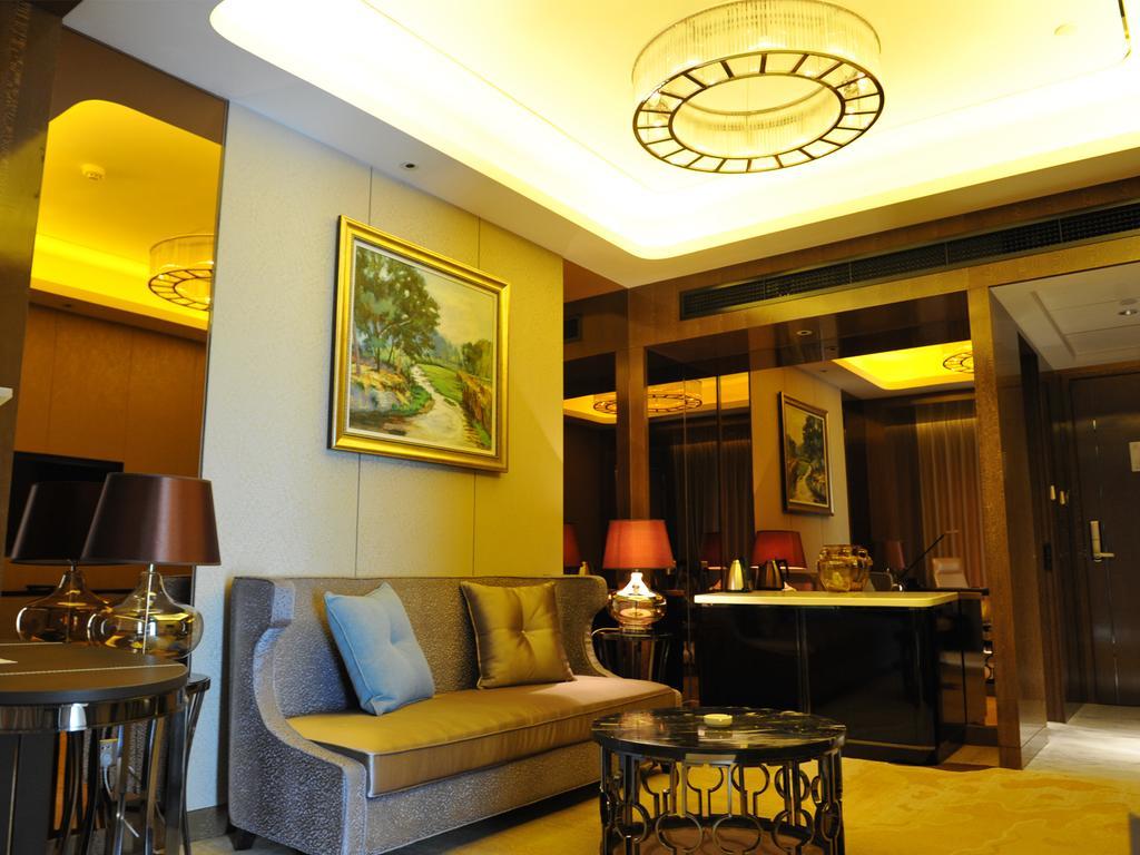 Hotel Ramada Plaza Liuzhou Liudong Chambre photo