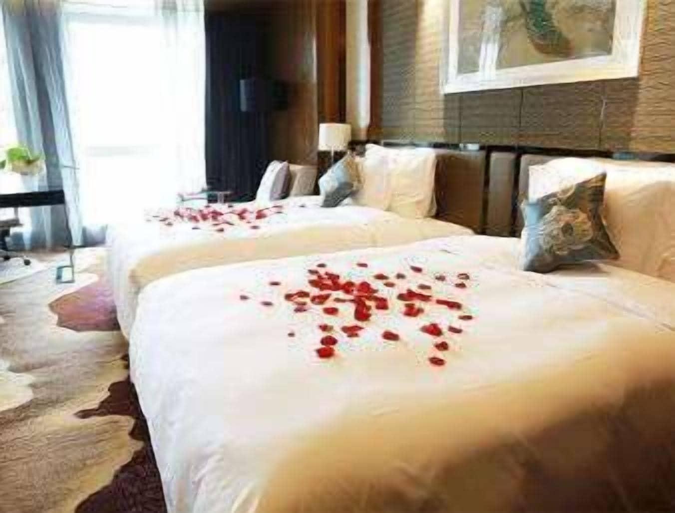 Hotel Ramada Plaza Liuzhou Liudong Extérieur photo
