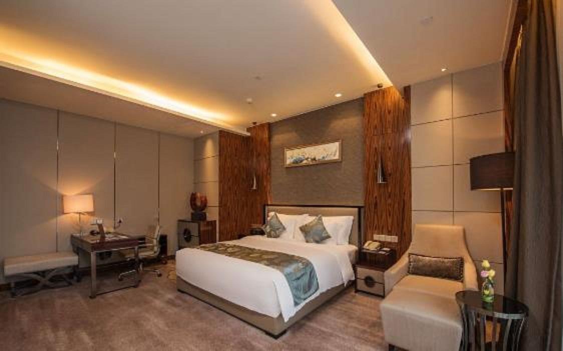 Hotel Ramada Plaza Liuzhou Liudong Extérieur photo