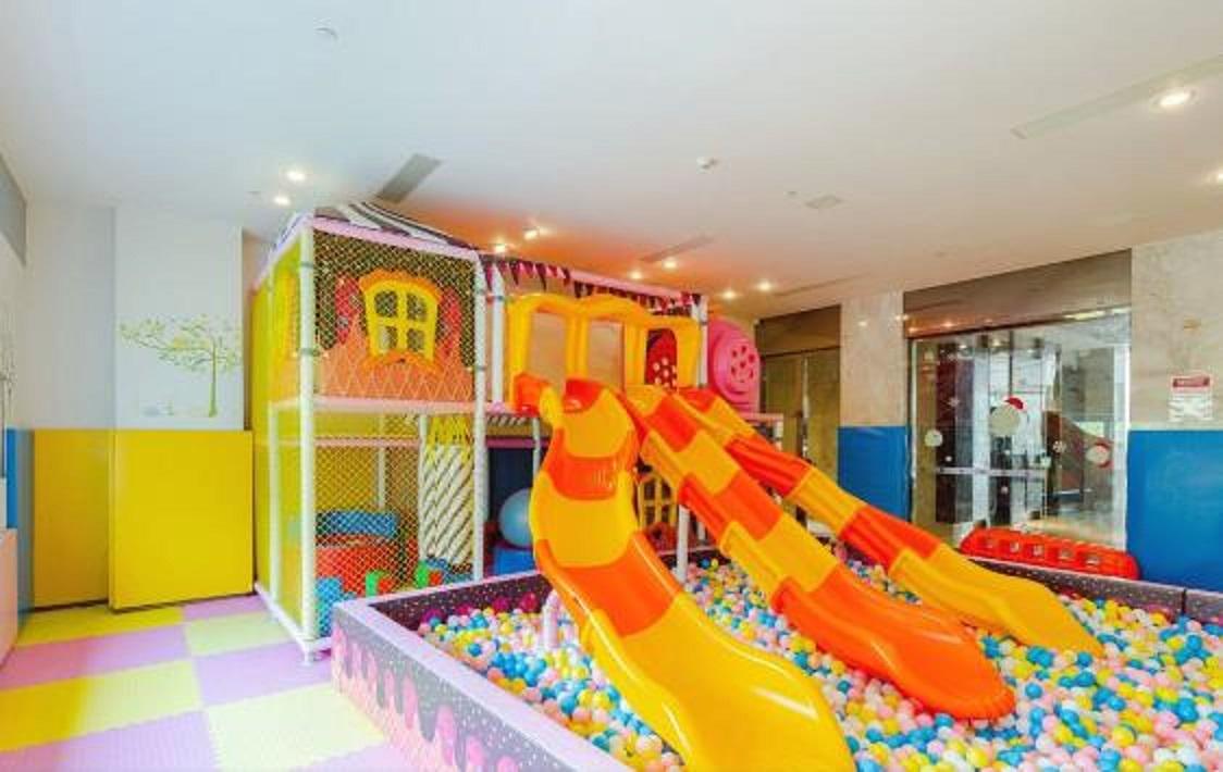 Hotel Ramada Plaza Liuzhou Liudong Extérieur photo