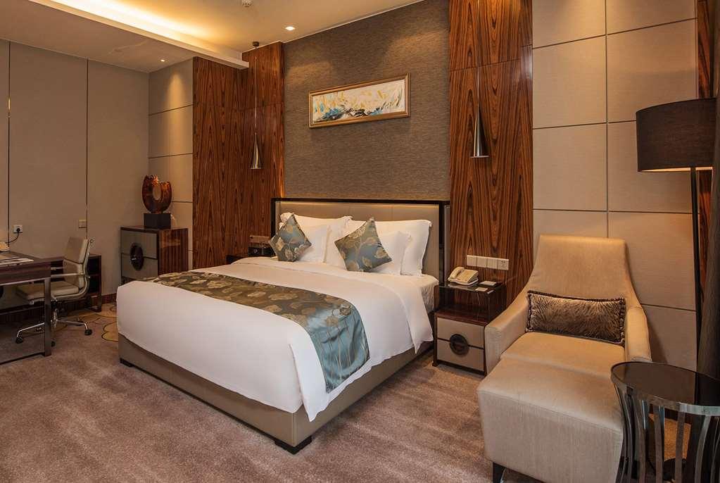 Hotel Ramada Plaza Liuzhou Liudong Extérieur photo