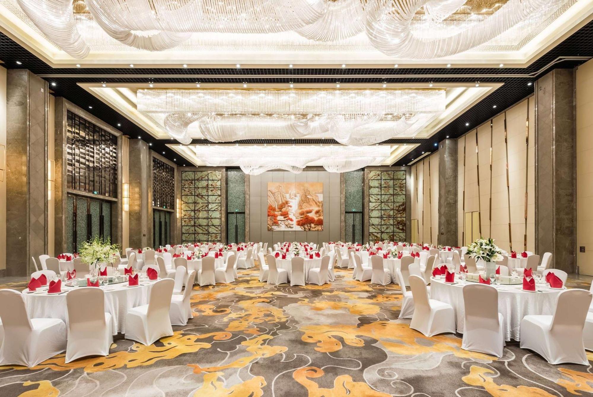 Hotel Ramada Plaza Liuzhou Liudong Extérieur photo
