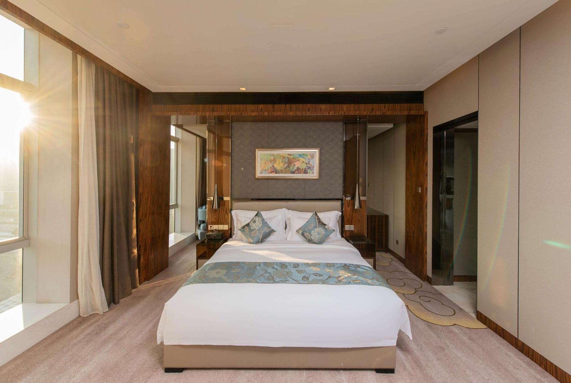 Hotel Ramada Plaza Liuzhou Liudong Extérieur photo
