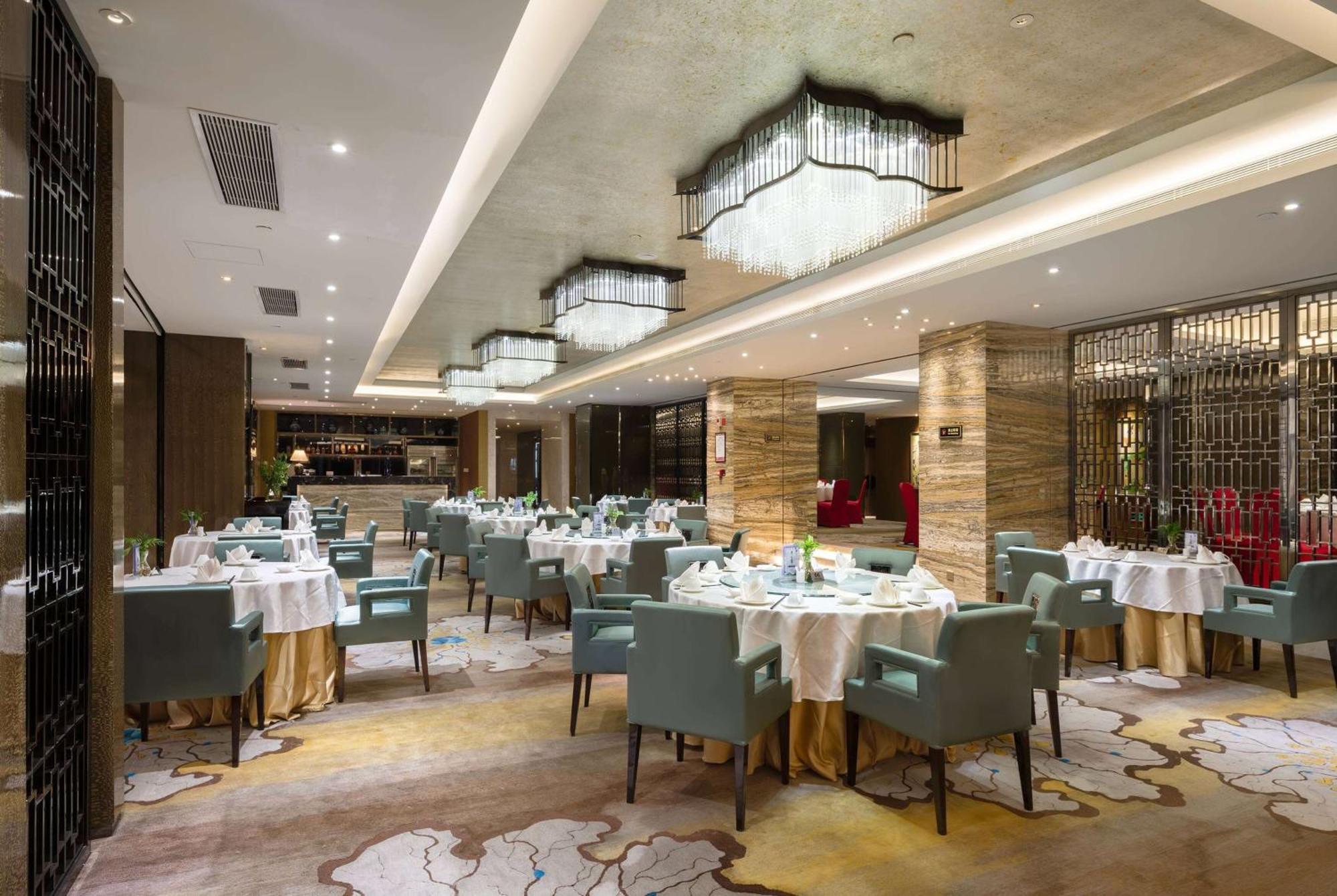 Hotel Ramada Plaza Liuzhou Liudong Extérieur photo