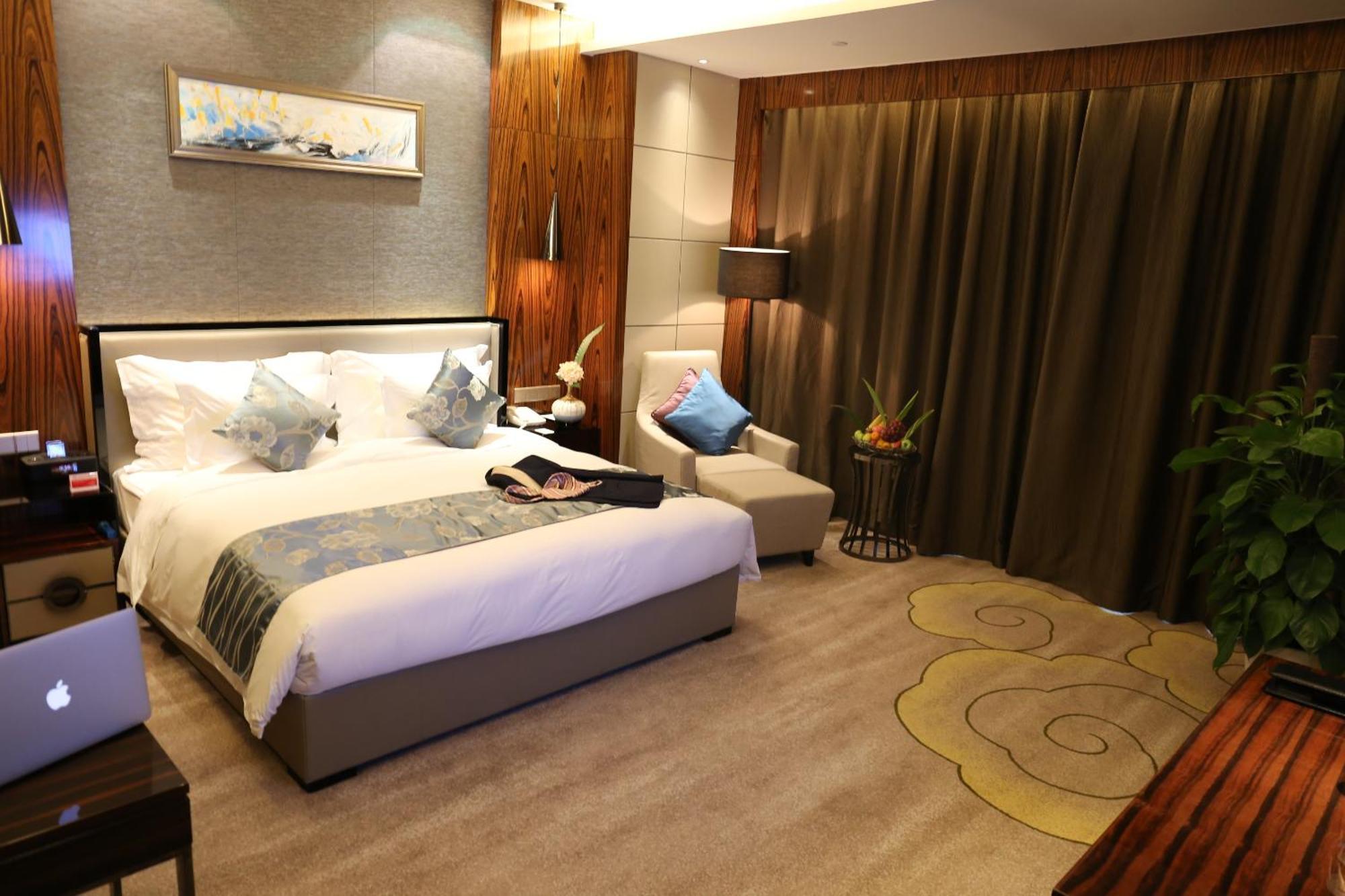 Hotel Ramada Plaza Liuzhou Liudong Extérieur photo