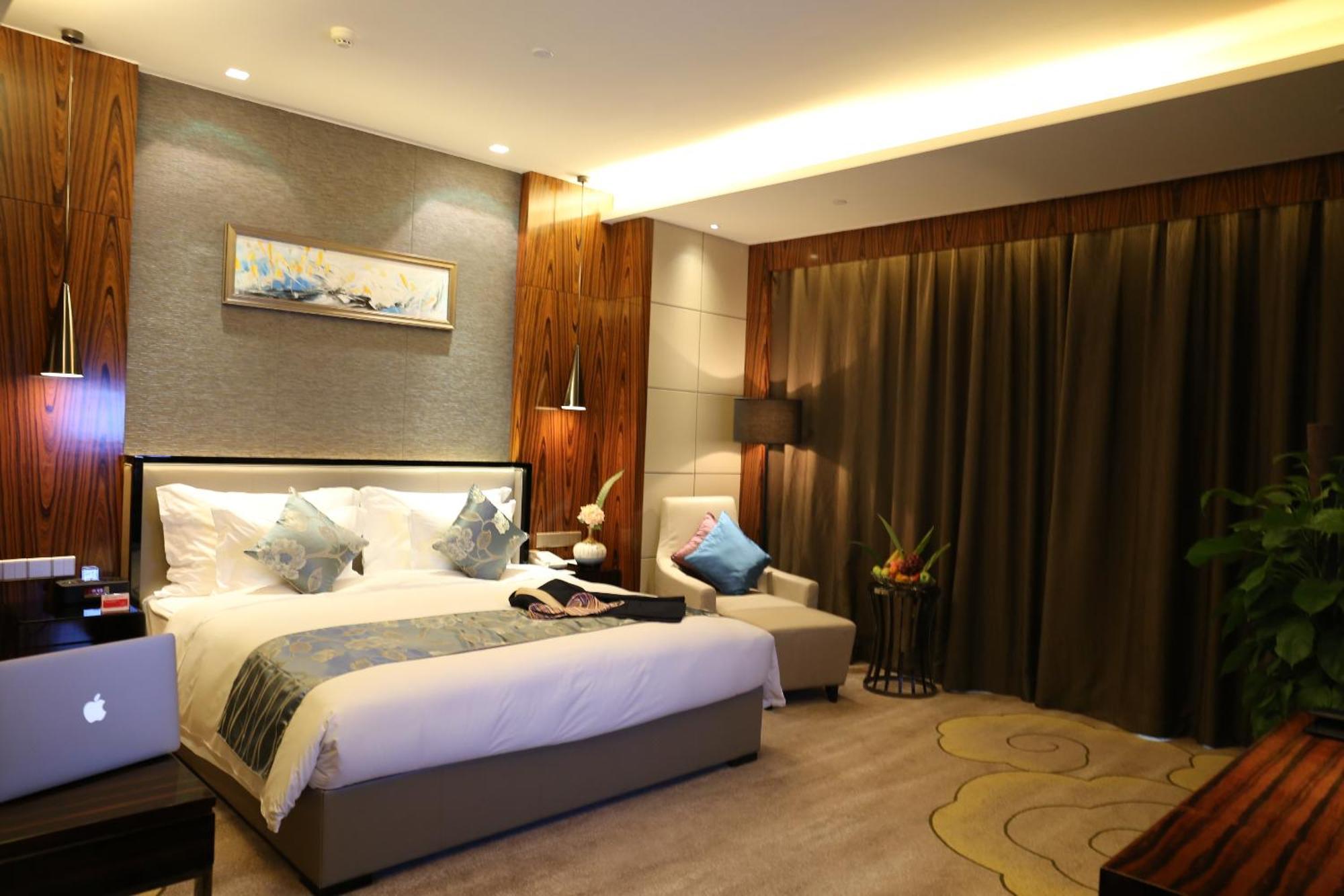 Hotel Ramada Plaza Liuzhou Liudong Extérieur photo