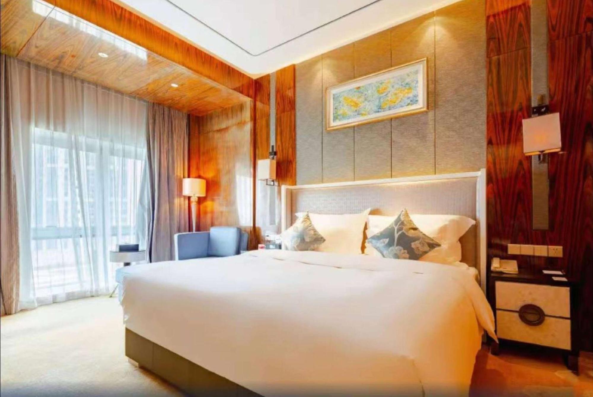 Hotel Ramada Plaza Liuzhou Liudong Extérieur photo