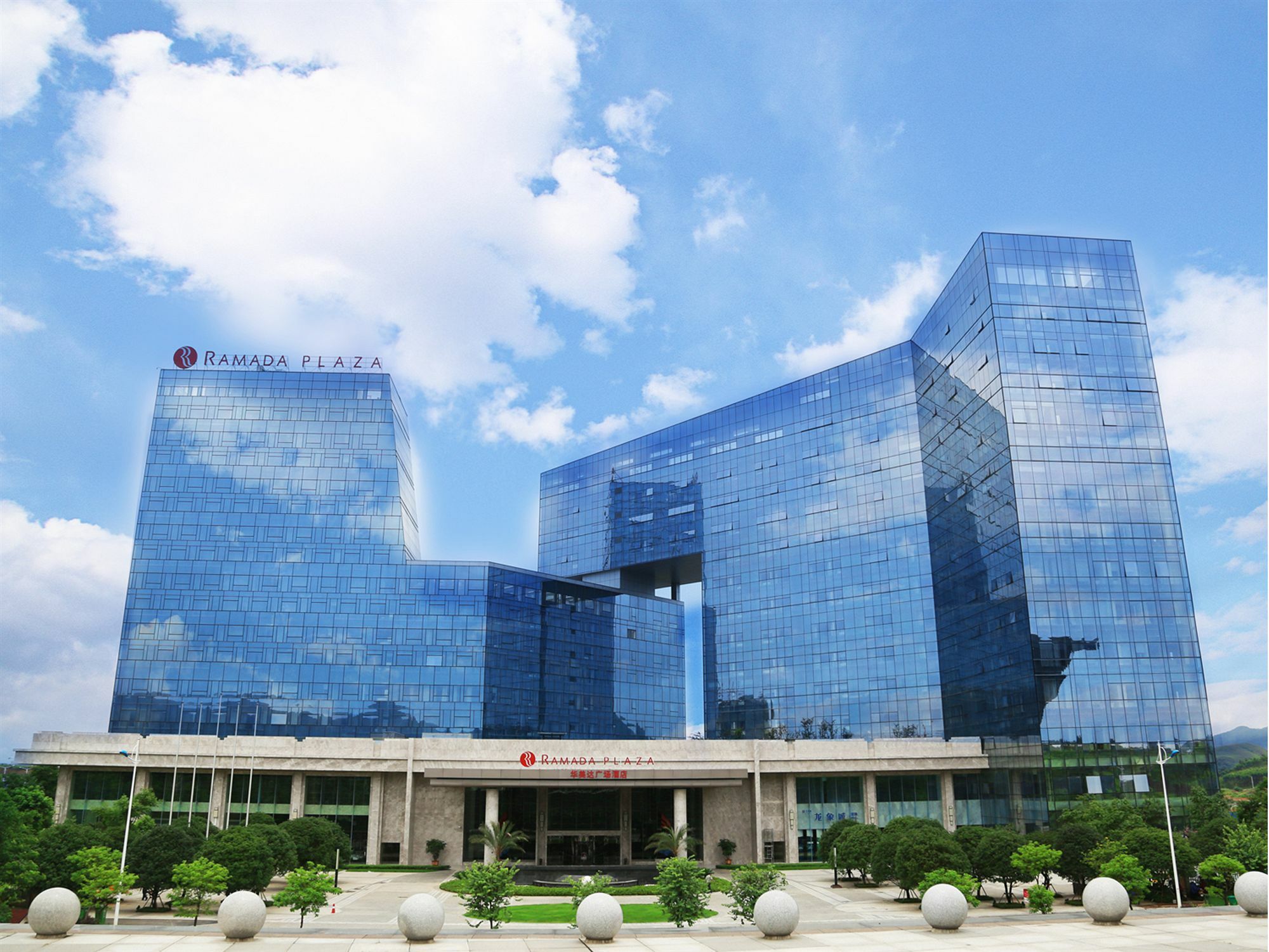 Hotel Ramada Plaza Liuzhou Liudong Extérieur photo